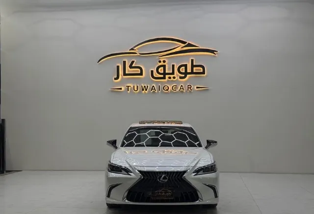 لكزس · اي اس STANDARD 2023 للبيع في بريدة — ممشى 40,000 كم