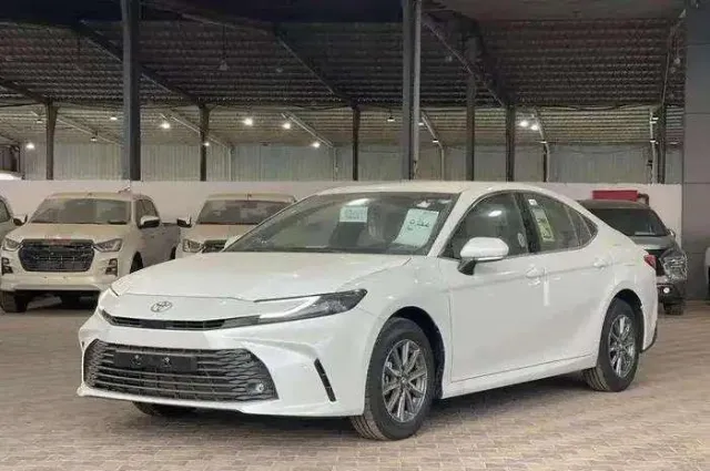 تويوتا · كامري STANDARD 2026 للبيع في بريدة — ممشى 8 كم