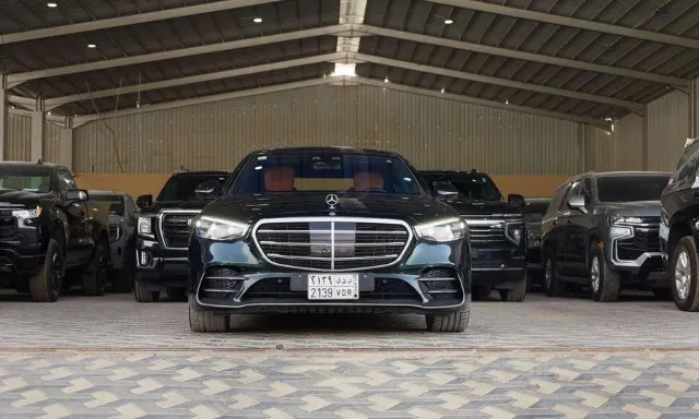 مرسيدس بنز اس كلاس 2023 للبيع في الرياض — ممشى 19,000 كم