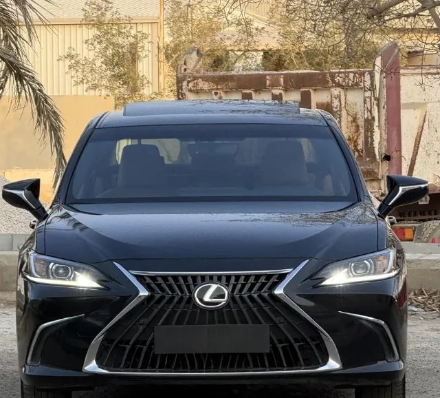 لكزس اي اس 2025 للبيع في الرياض — ممشى 20,000 كم