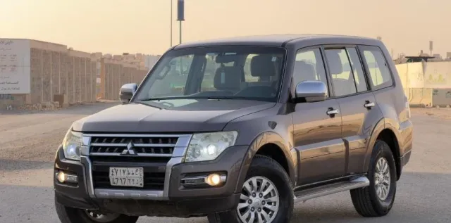 ميتسوبيشي · باجيرو 2015 للبيع في الرياض — ممشى 405,000 كم