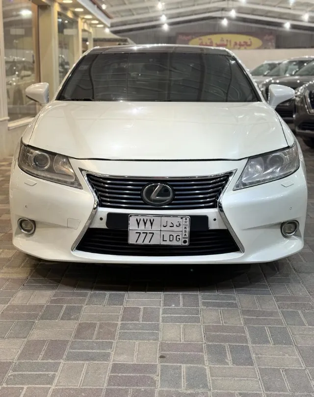 لكزس · اي اس 350 2013 للبيع في الرياض — ممشى 295,000 كم