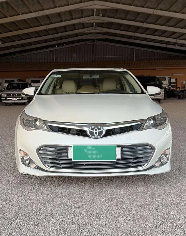 تويوتا افالون 2014 للبيع في الرياض — ممشى 345,000 كم