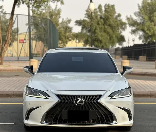 لكزس · اي اس 2023 للبيع في الرياض — ممشى 53,000 كم