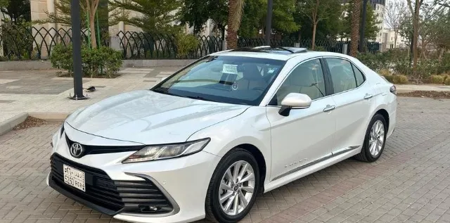 تويوتا · كامري 2024 للبيع في المدينة المنورة — ممشى 102,000 كم