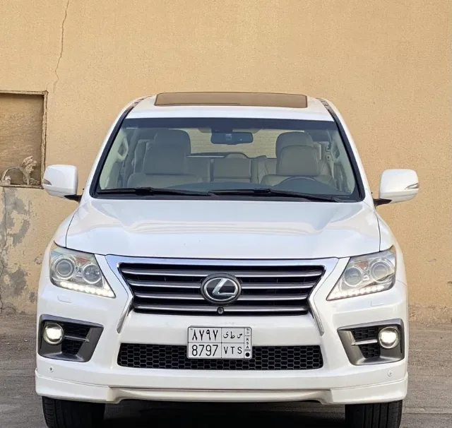 لكزس ال اكس 570 2012 للبيع في الرياض — ممشى 190,000 كم
