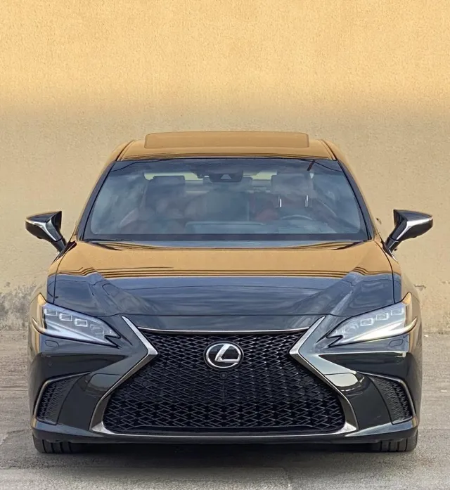 لكزس اي اس 350 2022 للبيع في الرياض — ممشى 109,000 كم