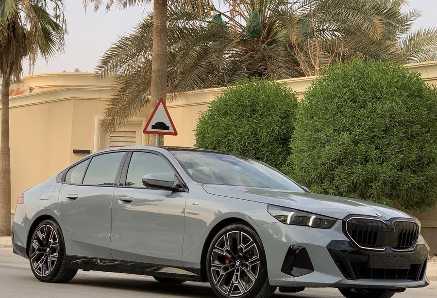بي ام دبليو 2025 520i فل كامل M