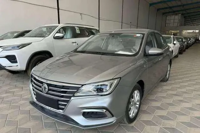 ام جي 5 STANDARD 2025 للبيع في الرياض