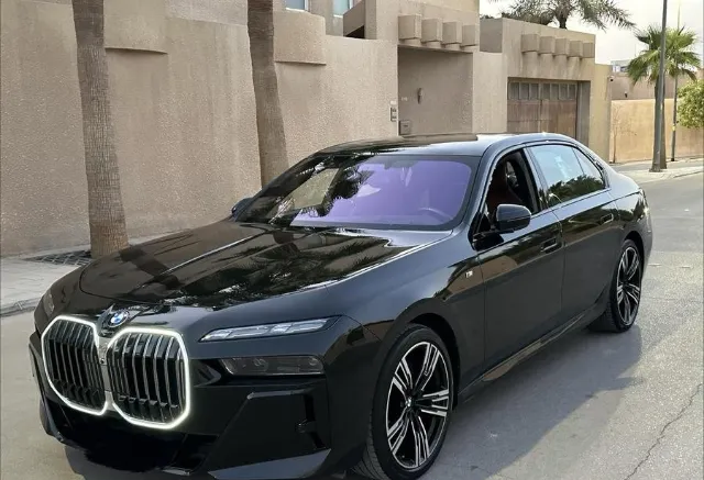 بي ام دبليو الفئة السابعة 2023 للبيع في الرياض — ممشى 78,000 كم