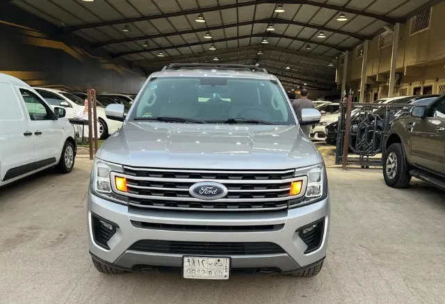 فورد · اكسبديشن STANDARD 2018 للبيع في الرياض — ممشى 300,000 كم