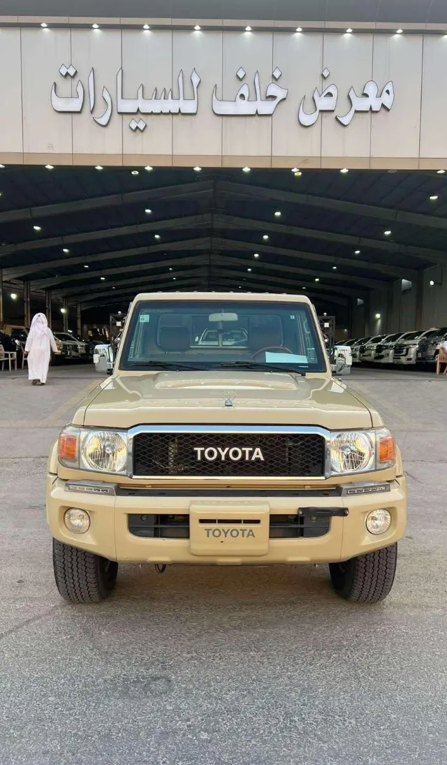 تويوتا لاندكروزر 70 2016 للبيع في الرياض — ممشى 113,000 كم