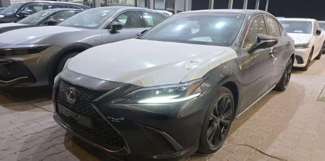 لكزس · اي اس 350 2025 للبيع في الرياض — ممشى 350 كم