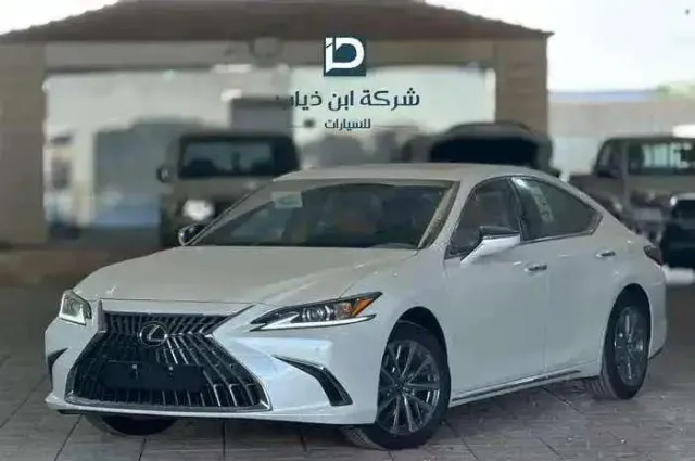 لكزس · اي اس 2025 للبيع في بريدة — ممشى 8 كم