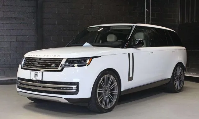 رينج روفر 2023 للبيع في الرياض — ممشى 25,000 ميل