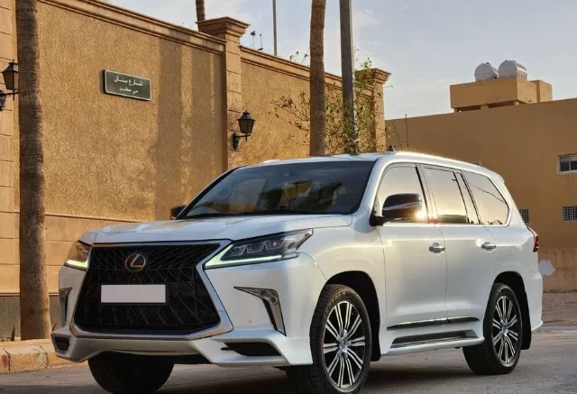لكزس · ال اكس 570 2019 للبيع في الرياض — ممشى 135,000 كم