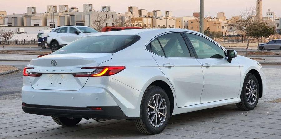 تويوتا كامري E بنزين 2026 أقساط وكاش