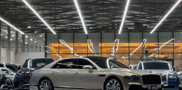 بنتلي كونتيننتال 2020 للبيع في الرياض — ممشى 51,000 كم
