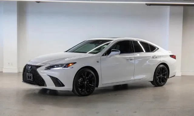 لكزس · اي اس 350 2025 للبيع في الرياض — ممشى 24,000 كم