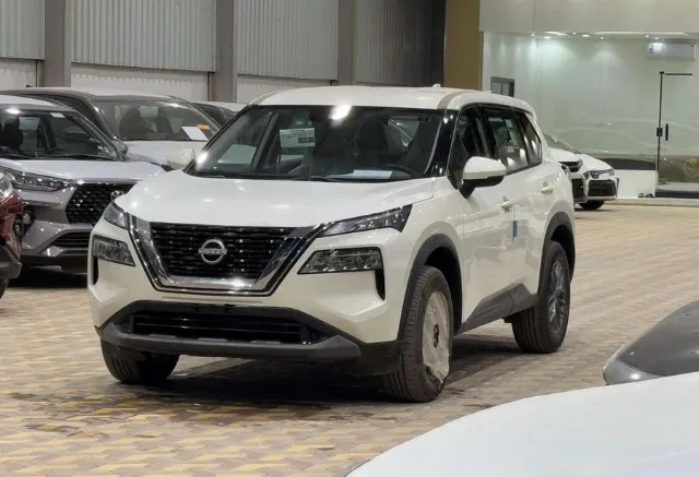 نيسان · اكس تريل STANDARD 2025 للبيع في الرياض — ممشى 1 كم