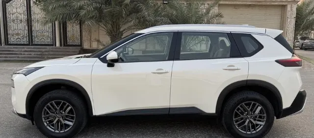 نيسان · اكس تريل 2023 للبيع في الدمام — ممشى 83,000 كم