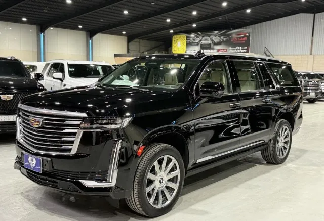 كاديلاك اسكاليد 2023 للبيع في الرياض — ممشى 60,000 كم