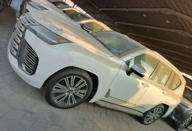لكزس · ال اكس 2024 للبيع في جدة — ممشى 100,000 كم