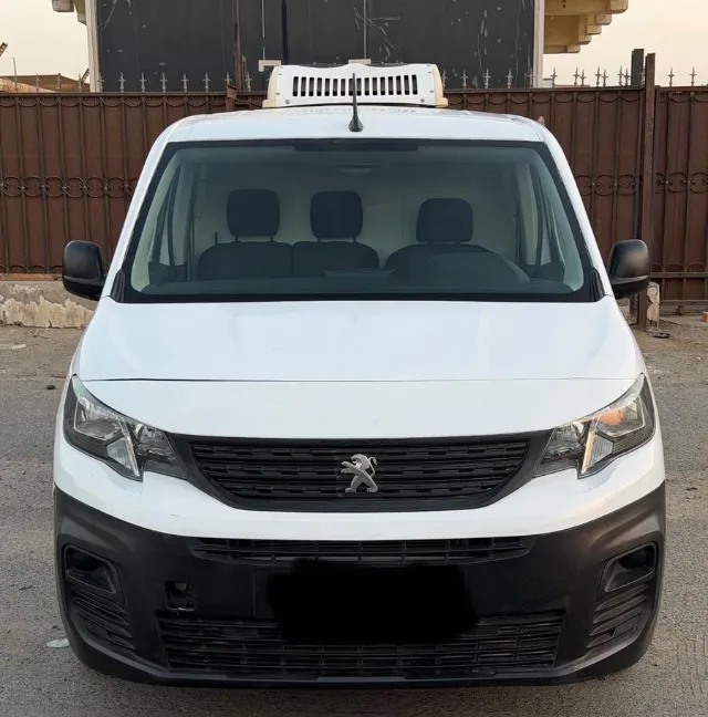 بيجو بارتنر 2022 للبيع في جدة — ممشى 90,000 كم