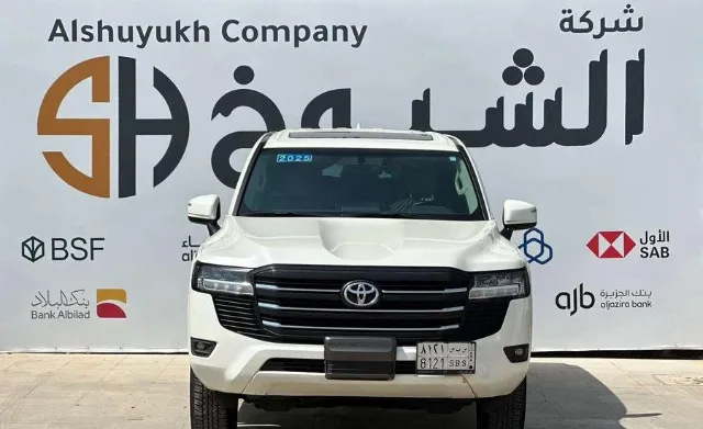 تويوتا · لاندكروزر 2025 عرض سابق في الرياض — ممشى 77,000 كم