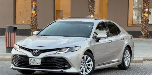 تويوتا كامري 2020 للبيع في الرياض — ممشى 350,000 كم