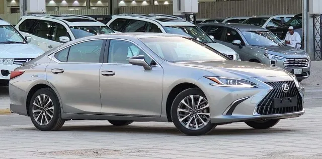 لكزس · اي اس 350 2025 للبيع في الرياض — ممشى 360 كم