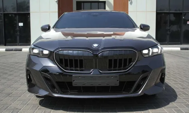 بي ام دبليو الفئة الخامسة 2025 للبيع في الرياض — ممشى 6,000 كم