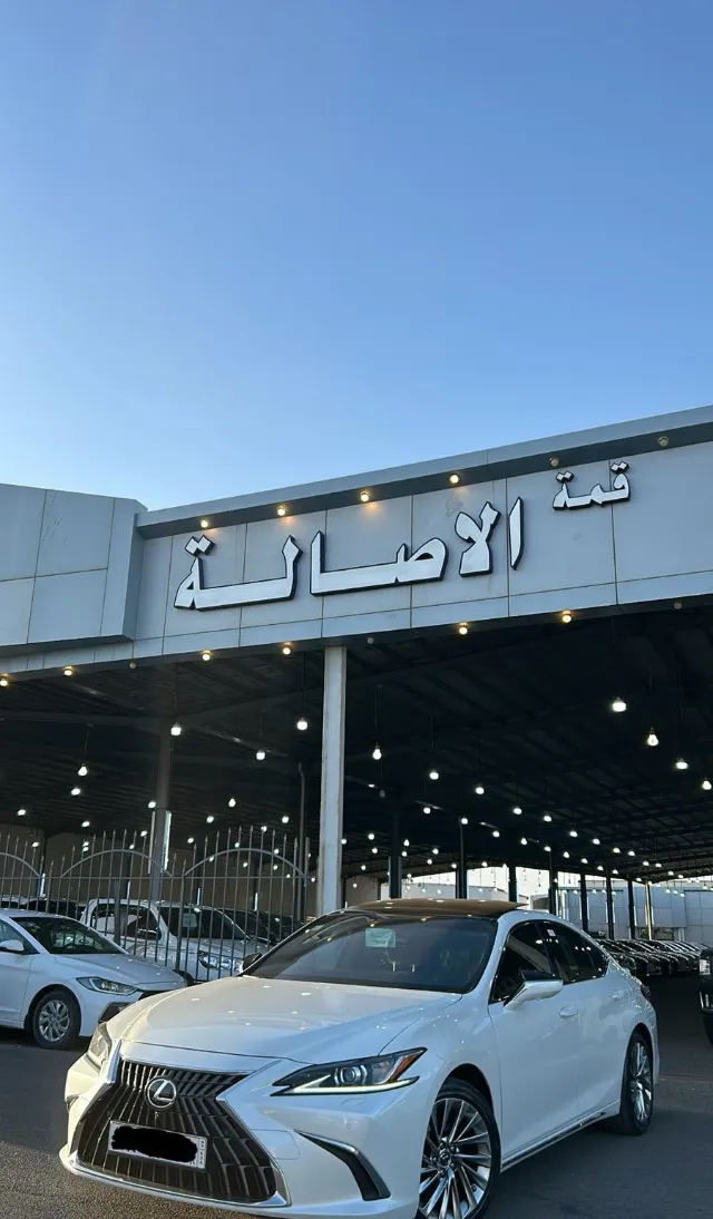 لكزس · اي اس 350 2023 للبيع في المدينة المنورة — ممشى 40,000 كم