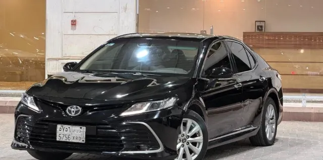تويوتا · كامري 2018 للبيع في الرياض — ممشى 290,000 كم