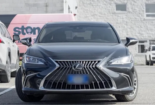 لكزس · اي اس 350 2023 للبيع في الرياض — ممشى 29,100 كم