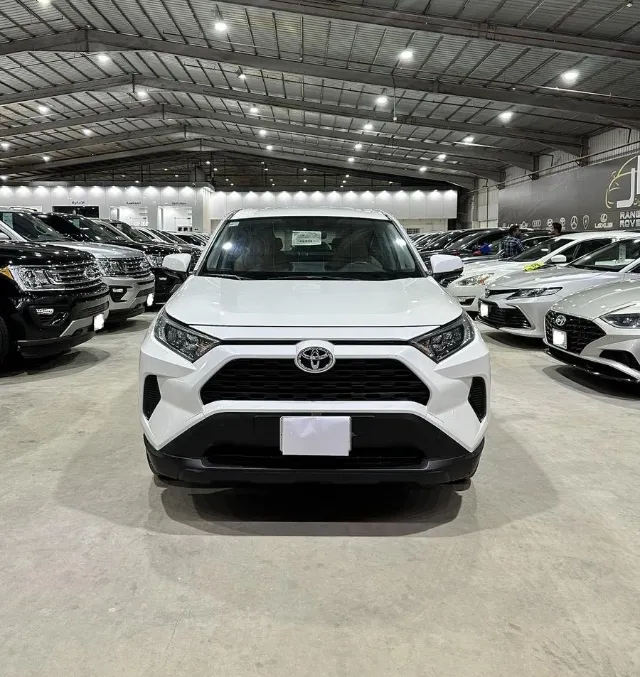 تويوتا · راف فور STANDARD 2022 للبيع في الرياض — ممشى 110,000 كم