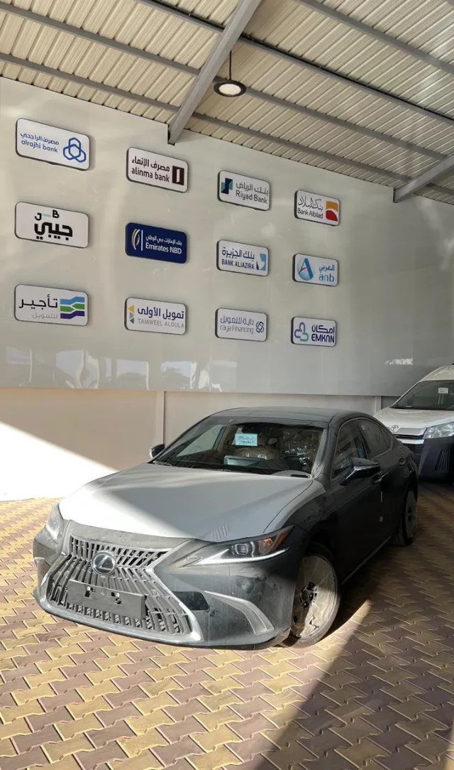 لكزس · اي اس STANDARD 2025 للبيع في الرياض — ممشى 2 كم
