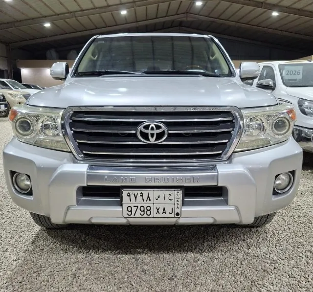 تويوتا · لاندكروزر 2013 للبيع في الرياض — ممشى 289,000 كم