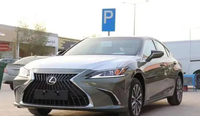 لكزس · اي اس 2025 للتنازل في الرياض — ممشى 100,000 كم