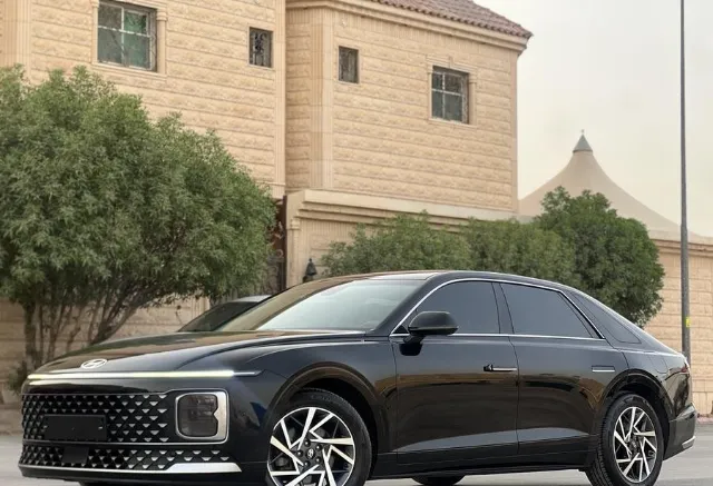 هيونداي · ازيرا 2023 للبيع في الرياض — ممشى 85,000 كم