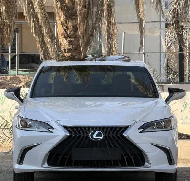 لكزس اي اس 2022 للبيع في الرياض — ممشى 78,000 كم