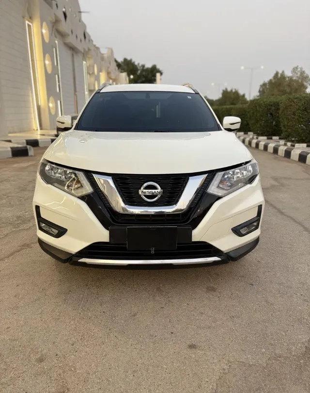 نيسان اكس تريل 2020 للبيع في الرياض — ممشى 145,000 كم