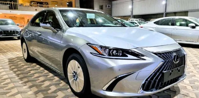 لكزس · اي اس 2025 للتنازل في الرياض — ممشى 8 كم