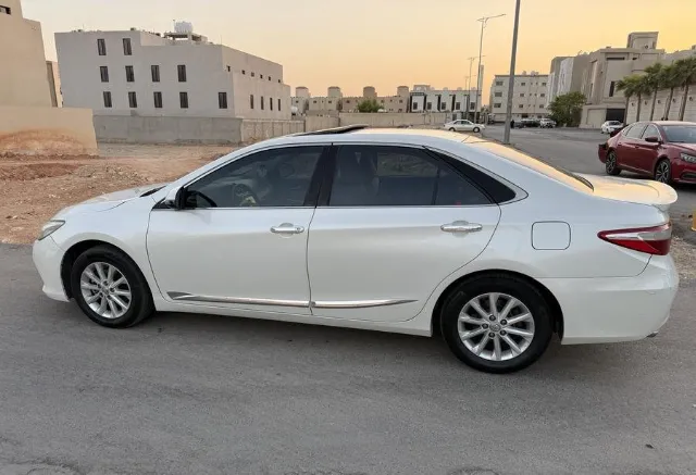تويوتا · كامري 2017 للبيع في الرياض — ممشى 267,000 كم