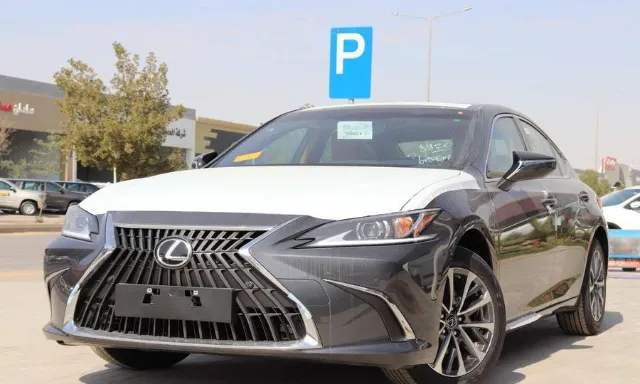 لكزس · اي اس 2025 للبيع في الرياض — ممشى 100,000 كم