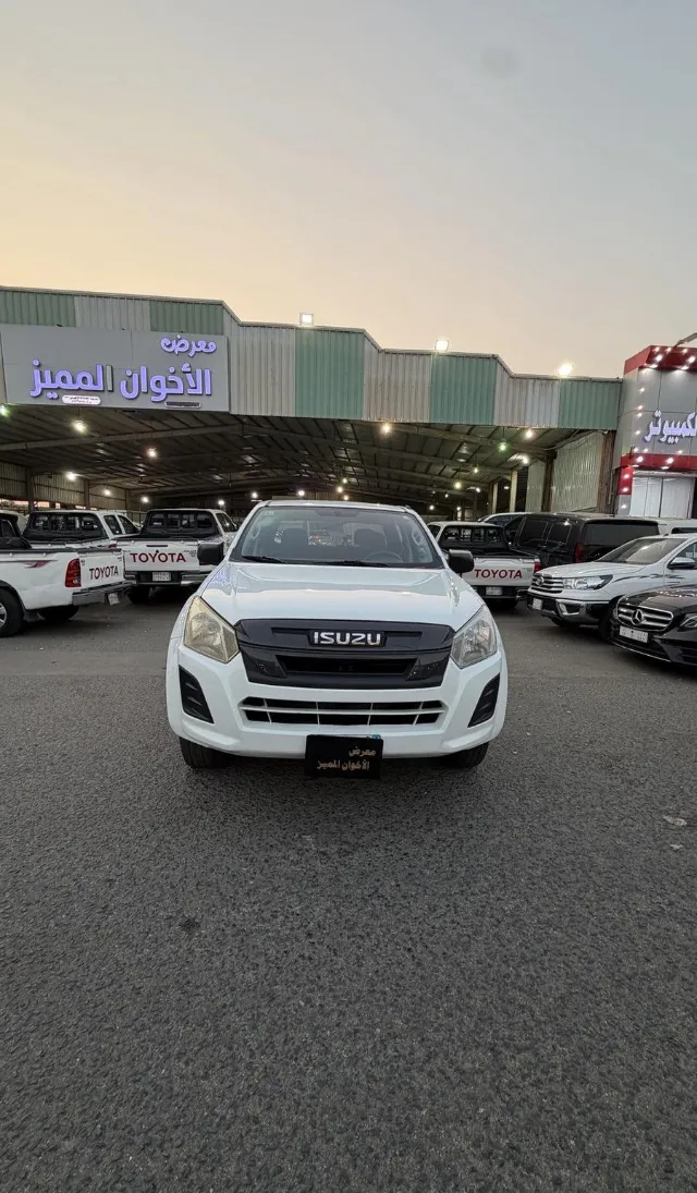 ايسوزو · دي ماكس 2023 للبيع في جدة — ممشى 125,000 كم