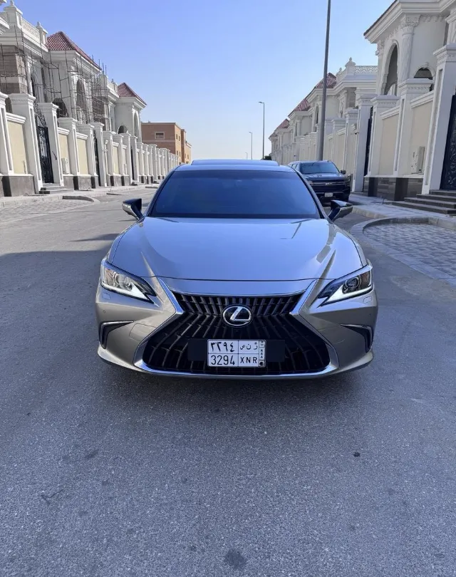 لكزس · اي اس 350 2024 للبيع في الرياض — ممشى 25,000 كم