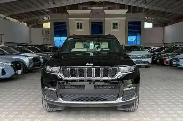 جيب · شيروكي 2025 للبيع في جدة — ممشى 60,000 كم