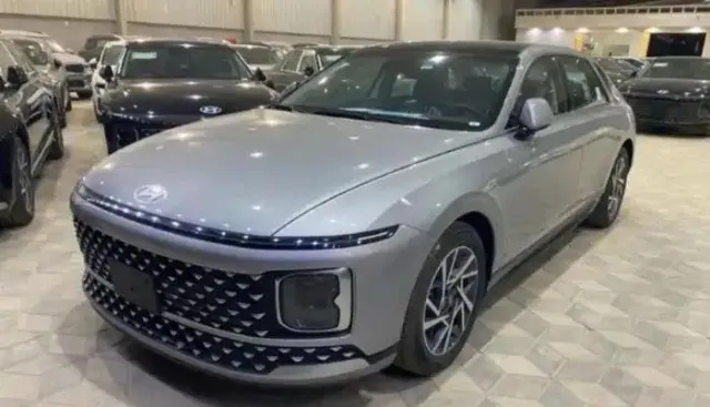 هيونداي · ازيرا 2025 للبيع في الدمام — ممشى 12 كم