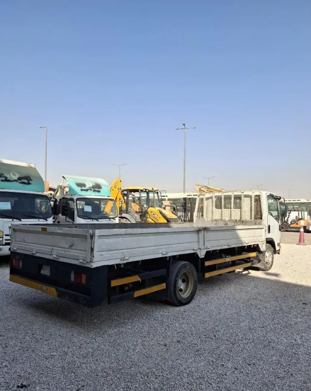 ايسوزو إن كيو آر 2013 للبيع في الرياض — ممشى 800,000 كم